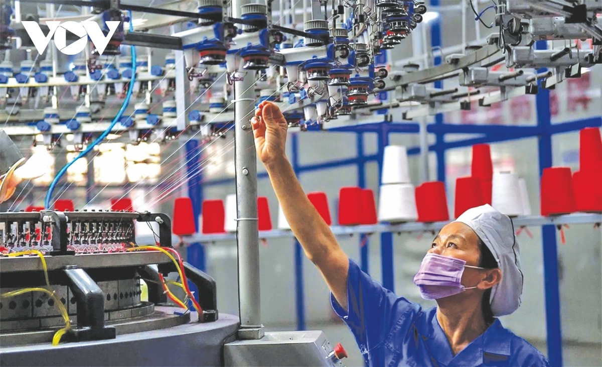 ADB nâng dự báo tăng trưởng kinh tế Việt Nam năm 2022 